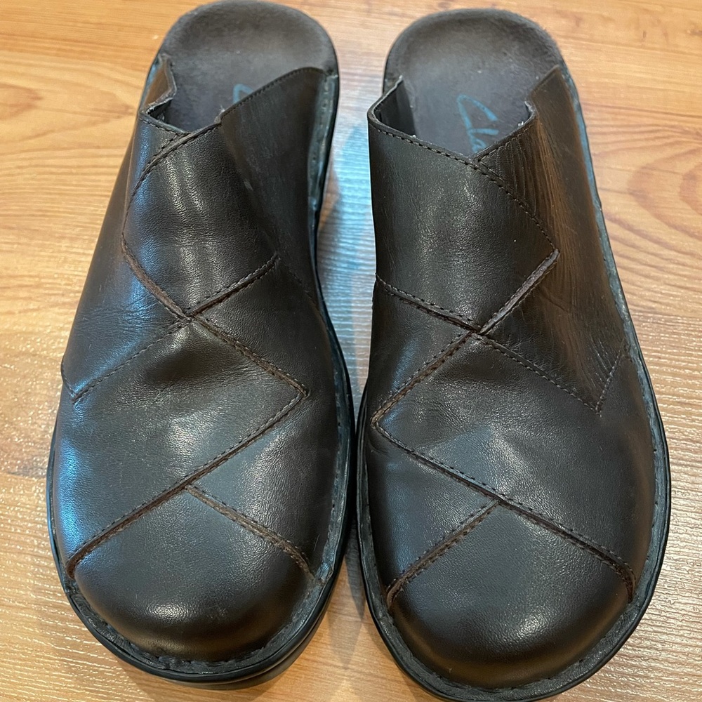 6M Clark’s Brown Leather Upper Mule